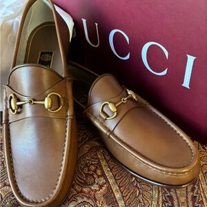 Gucci Men's Tan Leather Loafers with Gold Accents BNTW size US 9